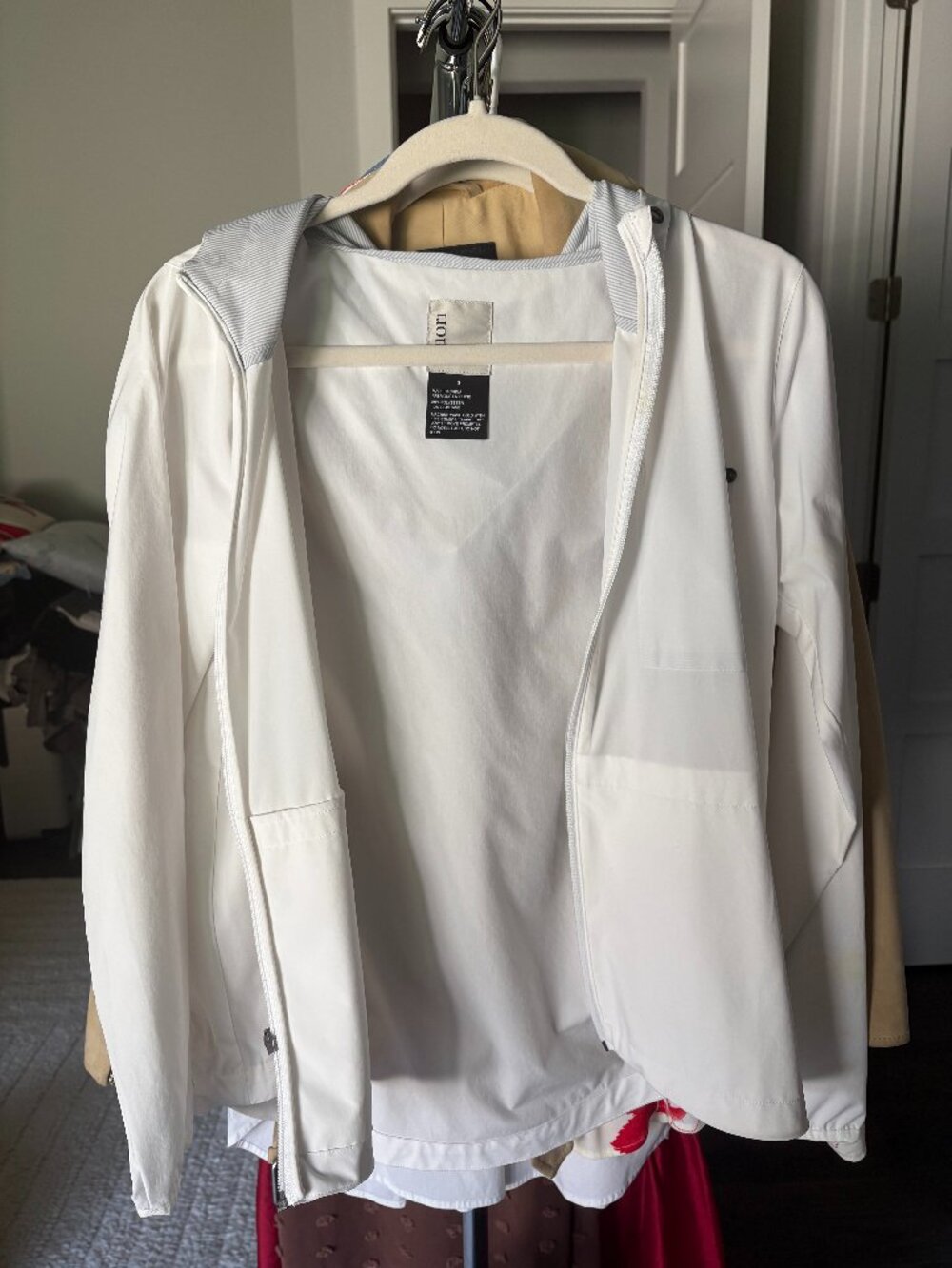 Vuori White Hooded Full Zip Jacket Striped Hood Lining Stretch Performance S